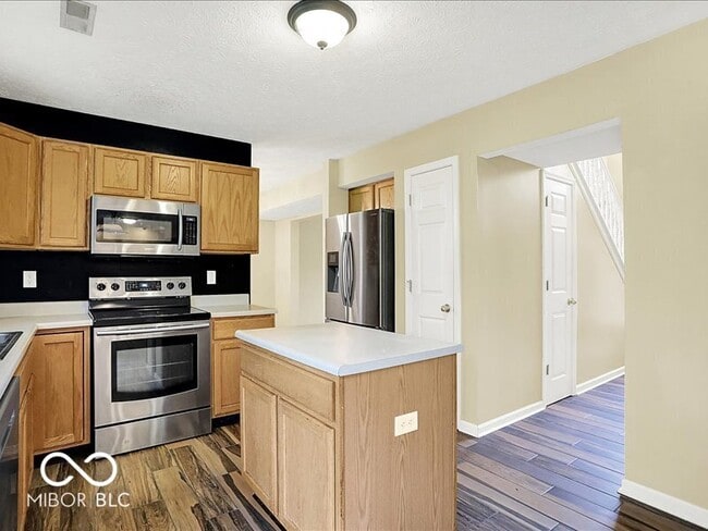 Building Photo - 7133 Silver Lake Dr