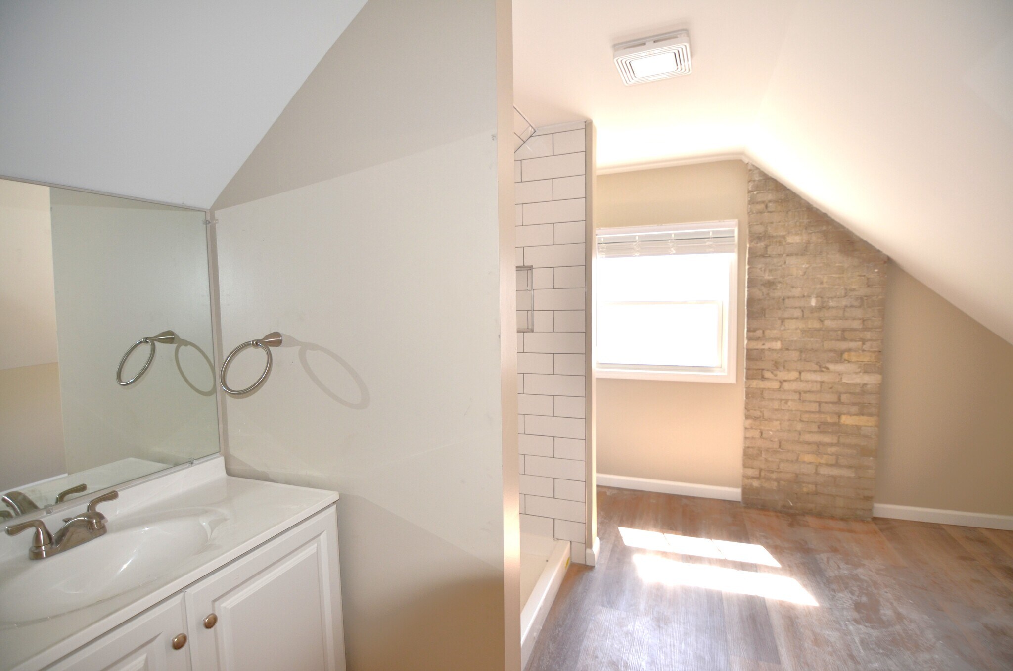 Building Photo - 1122 Alcliff Ln