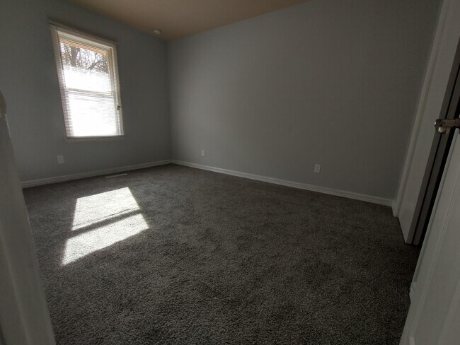 Building Photo - 477 Avondale Dr