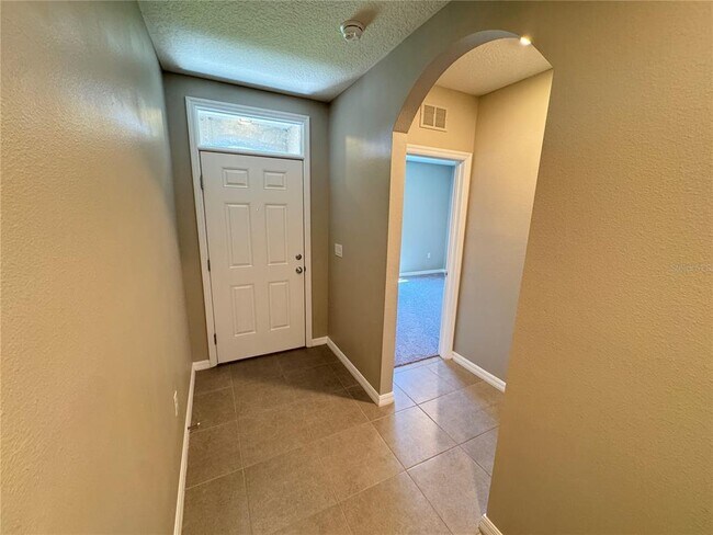 Building Photo - 2323 Silverview Dr