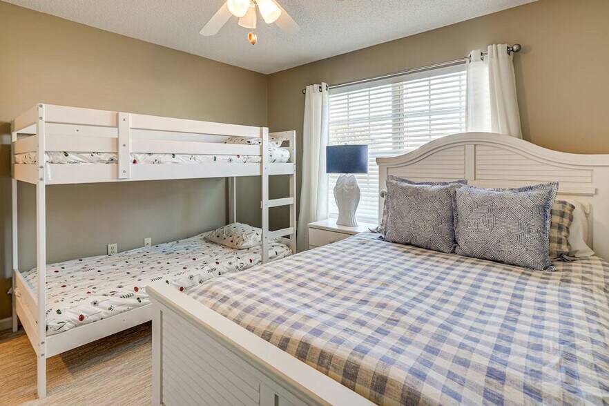 Building Photo - 21405 Palm Ave