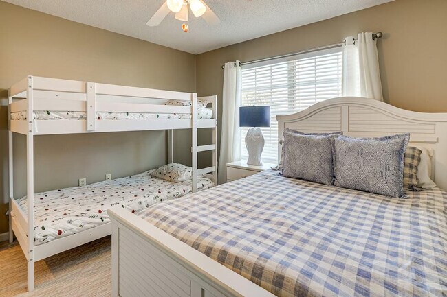 Building Photo - 21405 Palm Ave