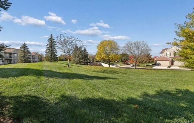Building Photo - MAINEVILLE - Open concept 2 bed 2 bath condo