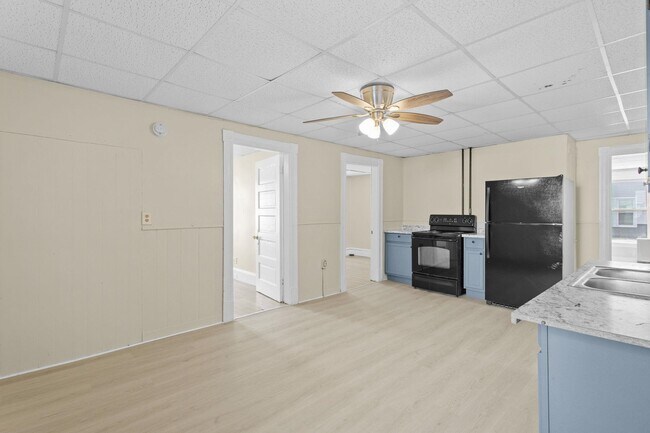 Building Photo - 101-107 Putnam St