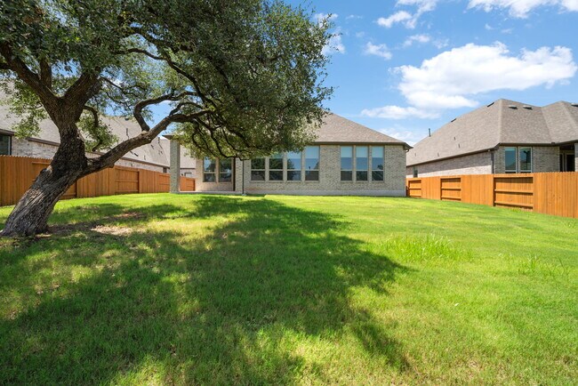 Building Photo - Stunning 4-Bed, 4.5-Bath Home with Pool Access and Private Yard in New Braunfels