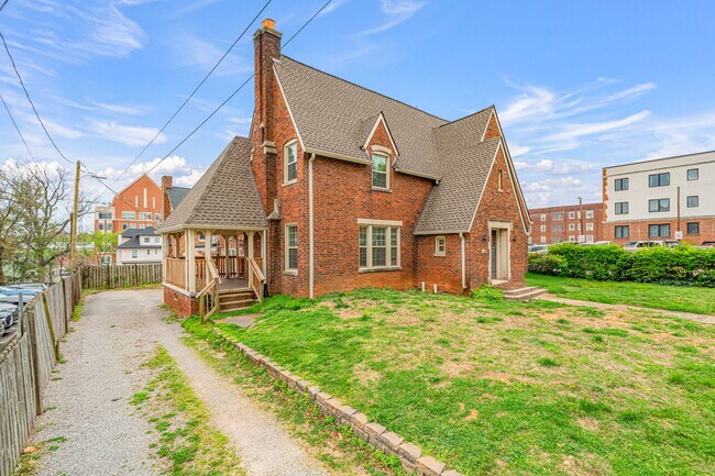 Building Photo - 1606 Laurel Ave