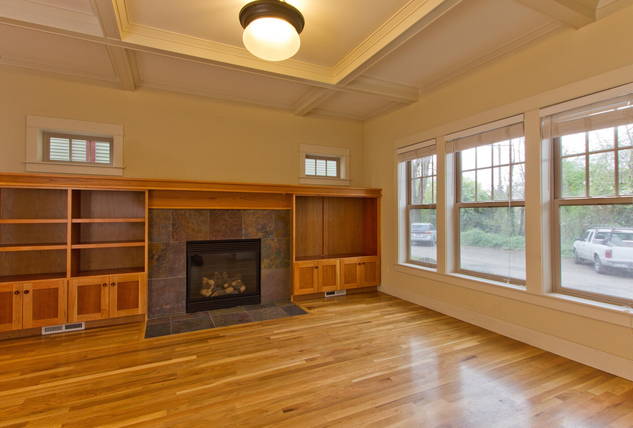 Building Photo - 1062 SE Webber St