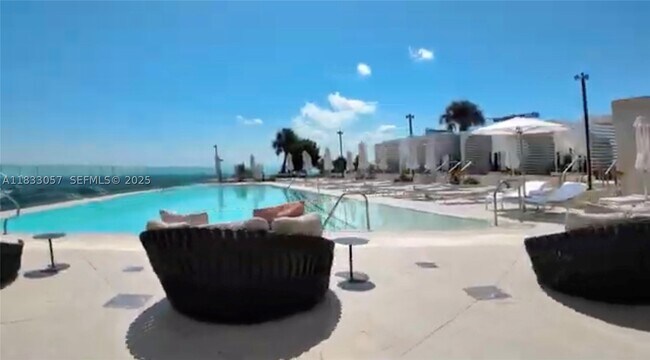 Building Photo - 300 Biscayne Blvd