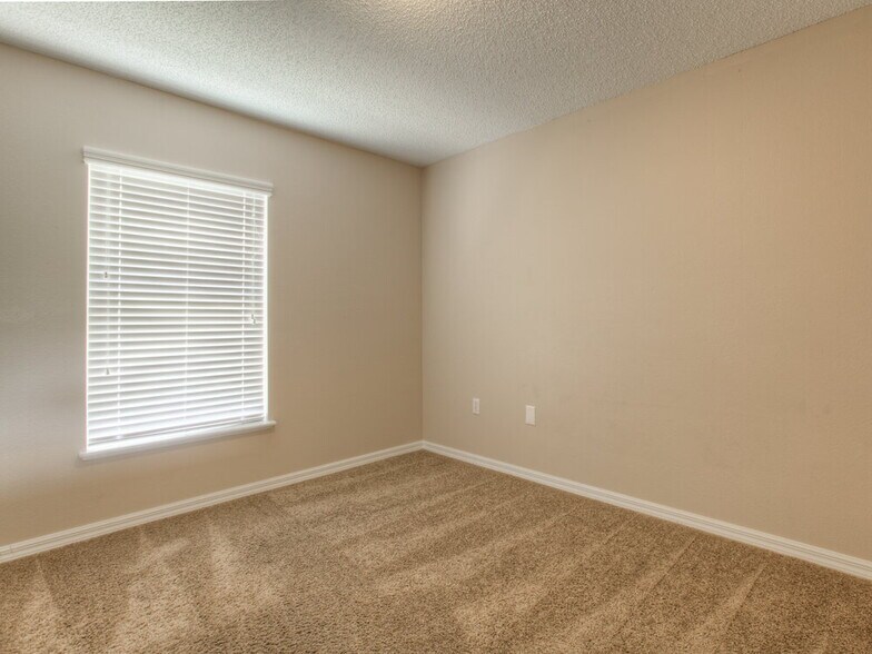 Building Photo - 239 Pleasant Gardens Dr
