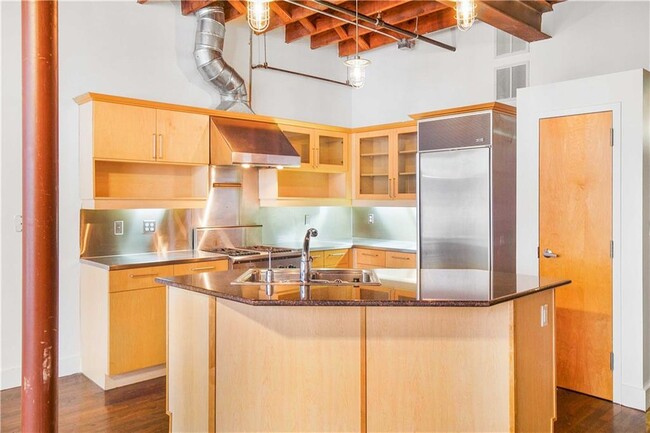 Building Photo - 411 Brazos St
