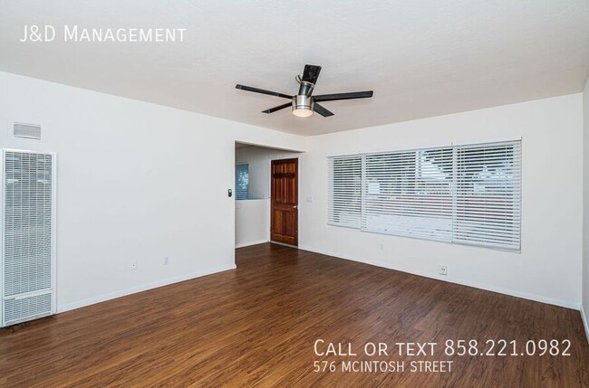 Building Photo - Renovated Duplex w/ Parking and Fenced Yard