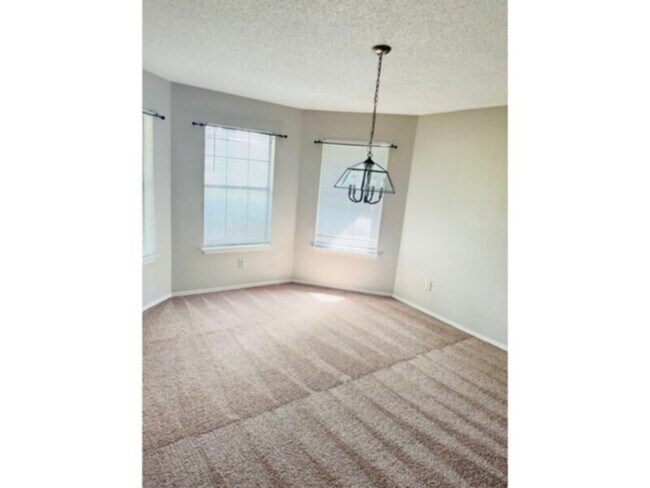 Building Photo - For Lease  $2,500/month ; $2,500 deposit D...