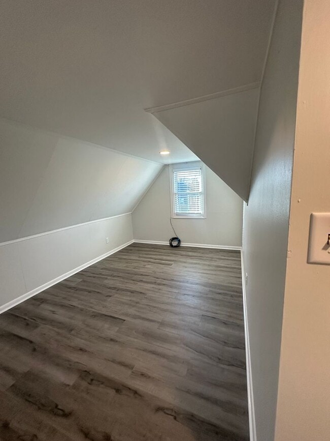 Building Photo - Charming 3 Bedroom In Central Columbus with Fenced in Yard