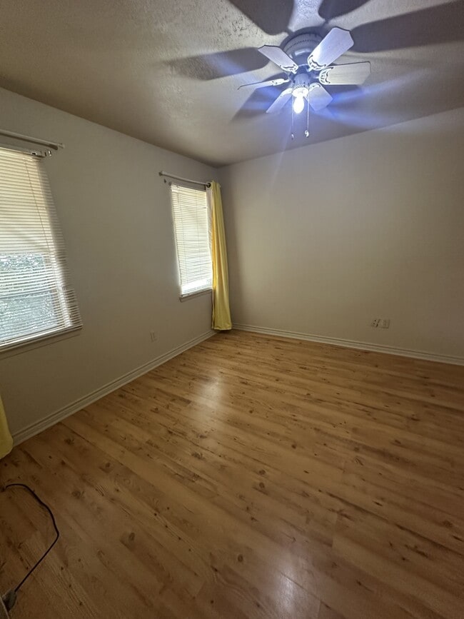 Building Photo - 1206 Tom Dee St