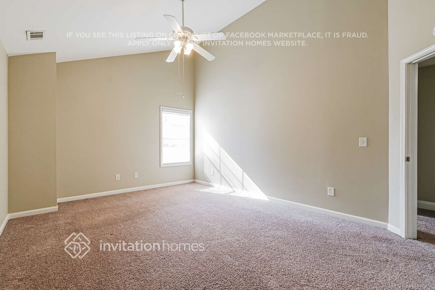 Building Photo - 2076 Barberry Dr