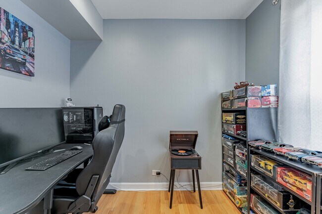 Building Photo - 5717 N Kimball Ave