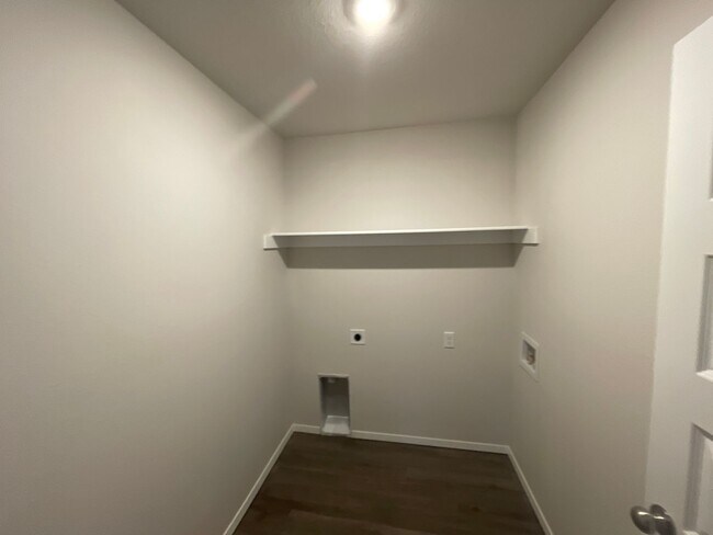 Building Photo - Pre-Leasing Now! Beautiful 3-Bedroom, 2-Bath Home in Barberry Court | Available August 12
