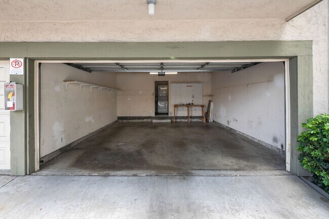 Building Photo - Welcome to your serene 3 BR 2.5 BA Townhome in San Diego!