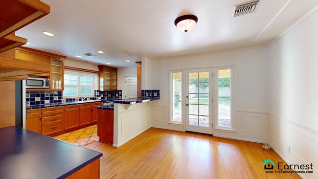 Building Photo - Beautifully Located 2-Bed Home in the Hear...
