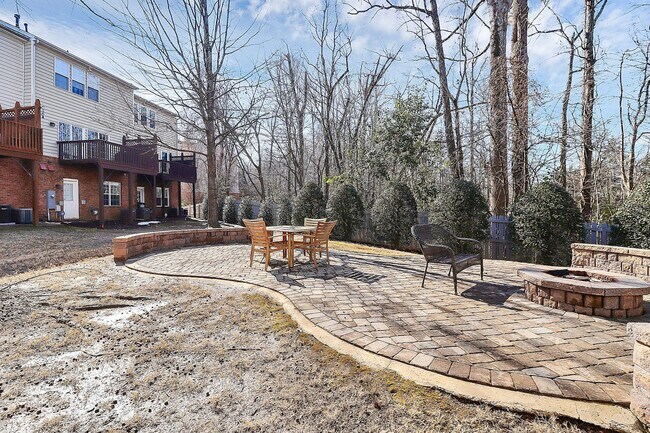 Building Photo - South Park Townhome for Rent!