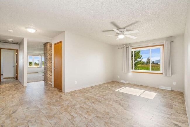 Building Photo - 3041 Co Rd 46