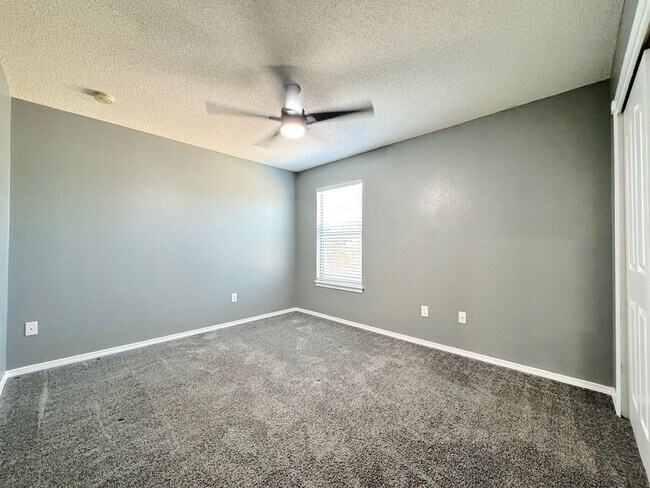Building Photo - Sandstone Ranch Estates 4Bed Refrig A/C by...