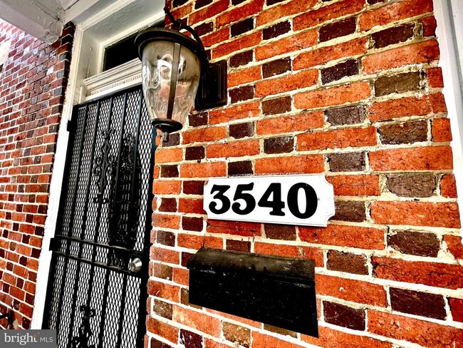 Primary Photo - 3540 Warder St NW