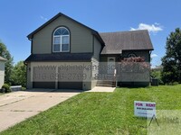Building Photo - Gorgeous Multi Level Side by Side Split, P...