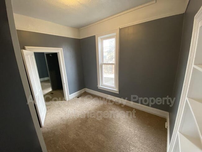 Building Photo - 418 S 6th St