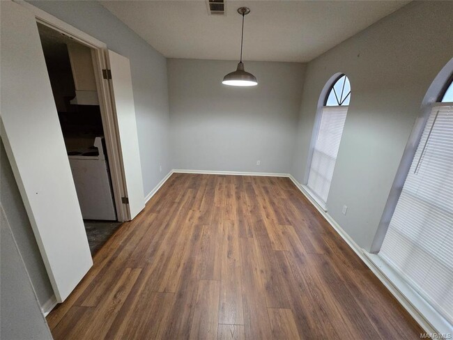 Building Photo - 364 Yesterhouse Dr