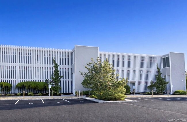 Building Photo - 274 Dune Rd