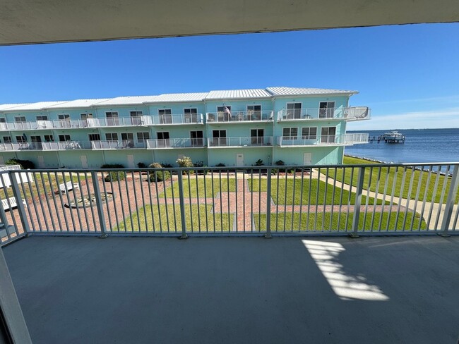 Building Photo - Gulf Breeze - Sea View Pines - 3 bedroom, ...