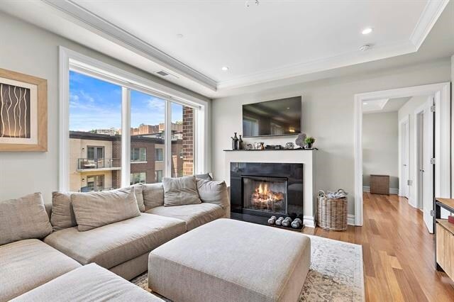 Building Photo - 250 Henley Pl