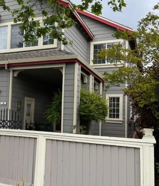 Primary Photo - 10 Gregory Pl