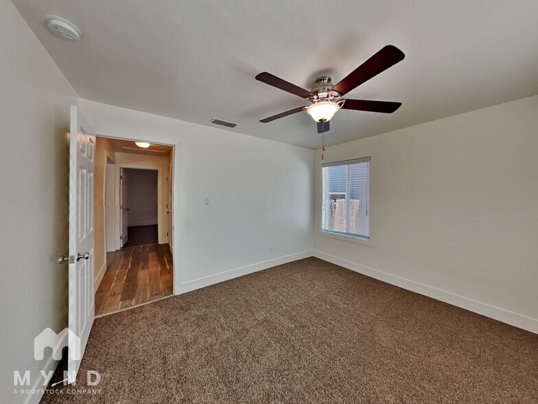 Building Photo - 2428 Drayton Dr