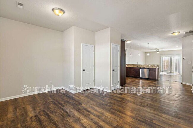 Building Photo - 200 Seasons Cir