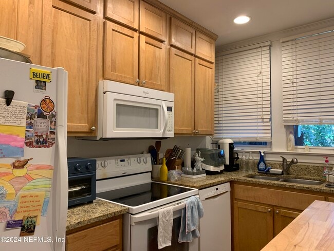 Building Photo - 2117 River Blvd