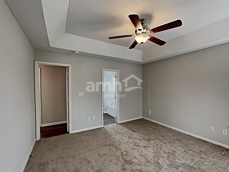 Building Photo - 1020 Ridgefield Cir