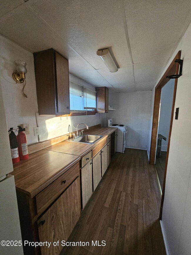 Building Photo - 423 E Lackawanna Ave