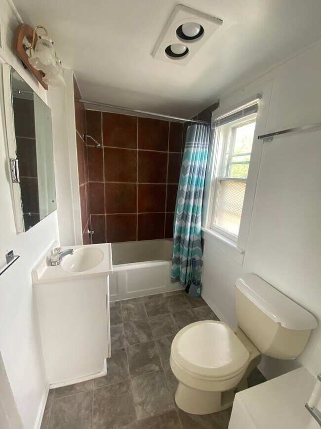 Building Photo - 677 Frederick St