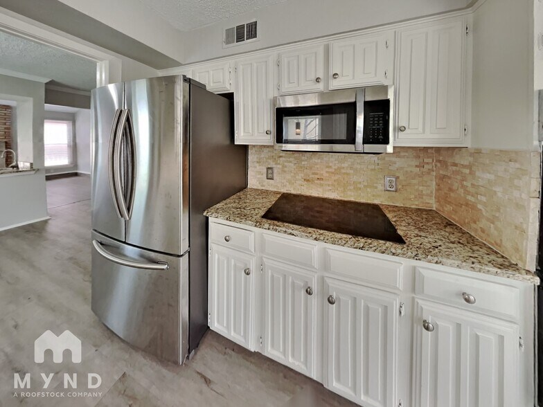 Building Photo - 9723 Summerwood Cir