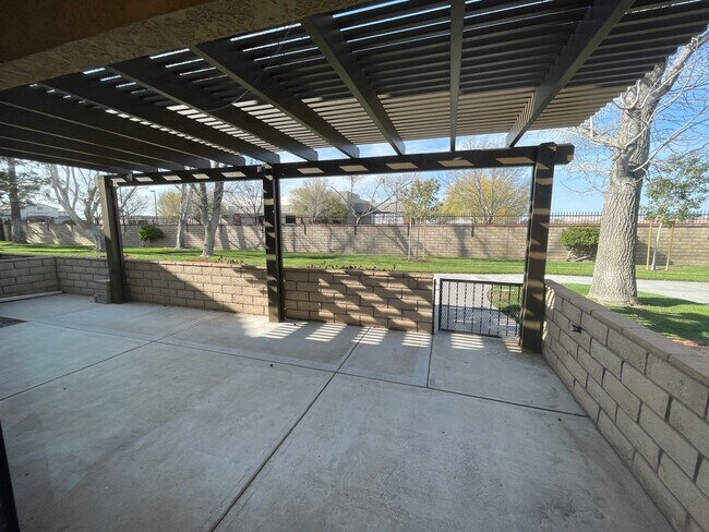 Building Photo - Jess Ranch- 55+ Gated Senior Citizen Community, Refurbished 2 Bedrooms, 2 Bathrooms,  Appliances ...