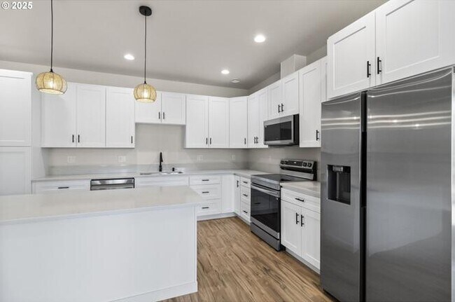 Building Photo - 85152 Winding Way