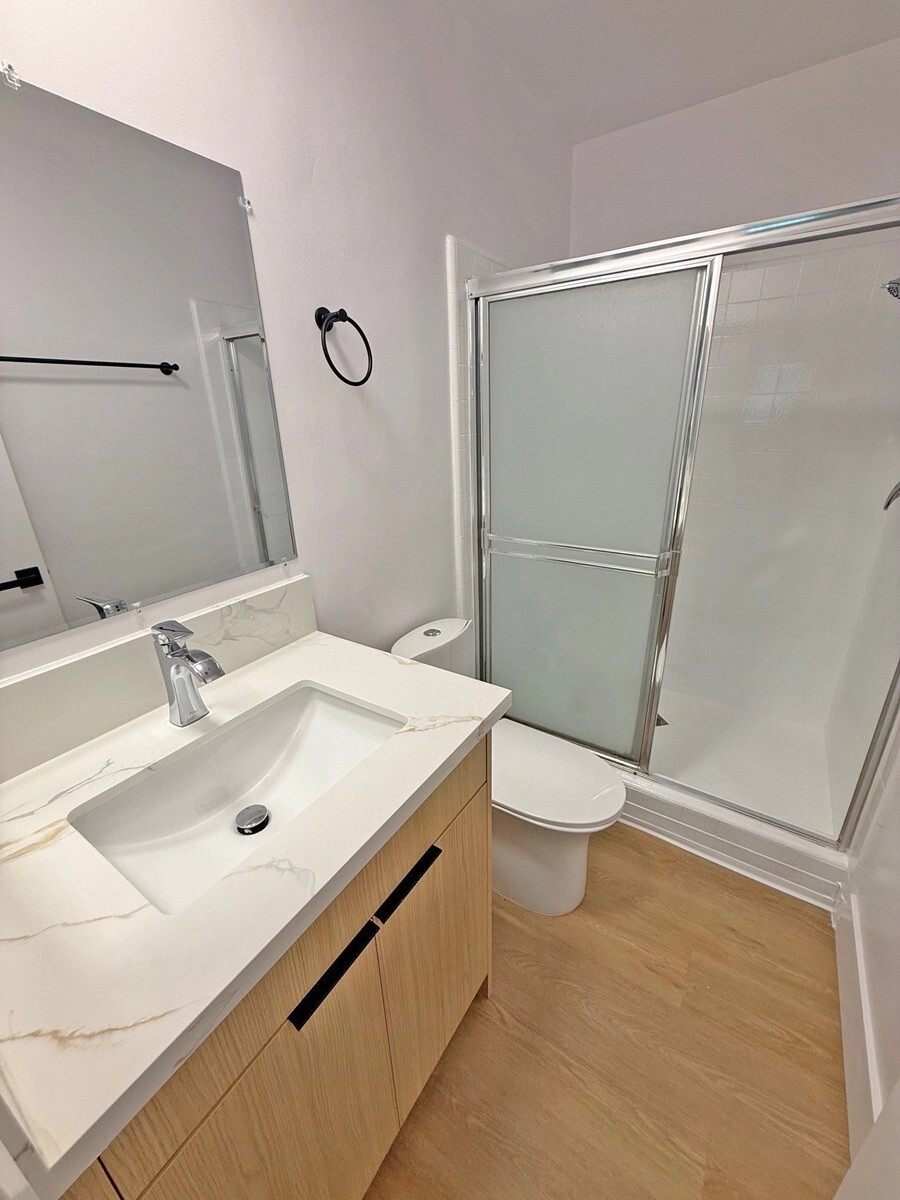 Building Photo - 11070 Rose Ave