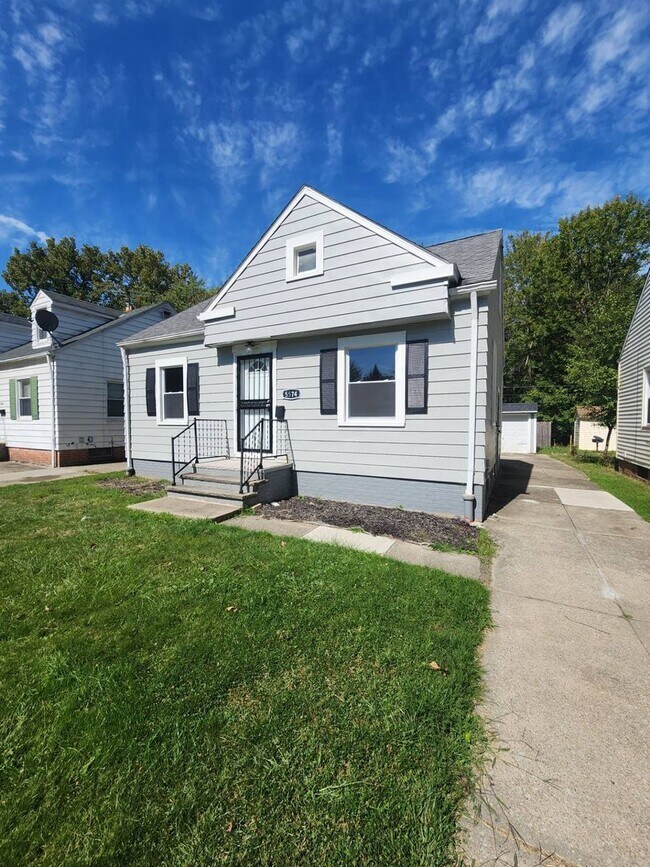 Building Photo - Charming 3-Bedroom Property in Prime Location