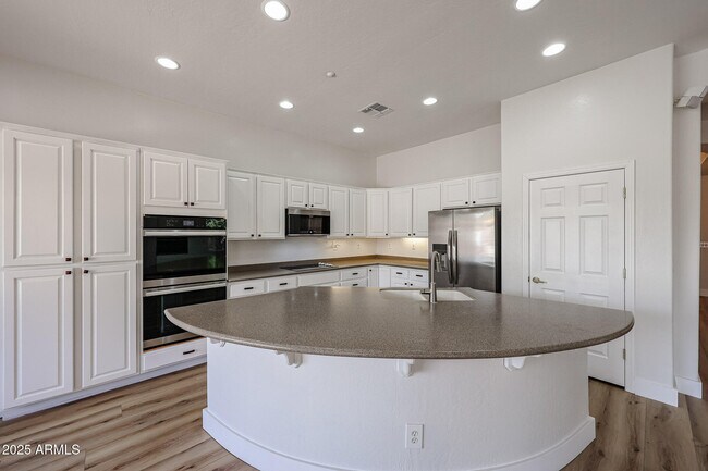 Building Photo - 41735 N Maidstone Ct