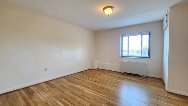 Building Photo - Utilities Included! Parking! Near Pentagon City Metro!