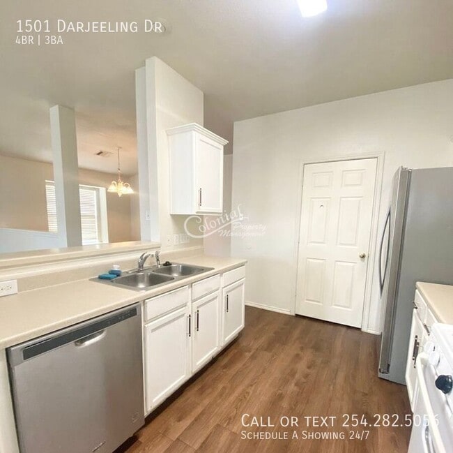 Building Photo - 1501 Darjeeling Dr
