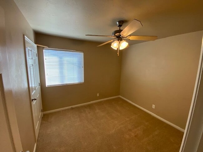 Building Photo - Move-in Bonus!! 3 bed -2.5 bath Twin Home
