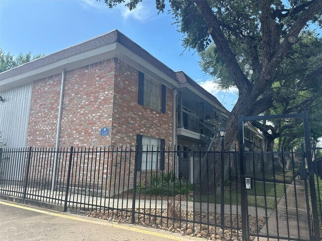 Building Photo - 2250 Bering Dr
